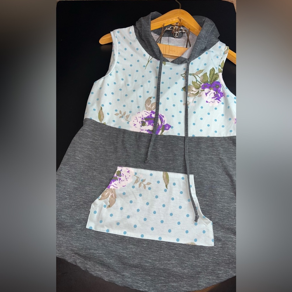 Lularoe Floral Sleeveless Hooded “Brittany” Top Size Small NWOT
